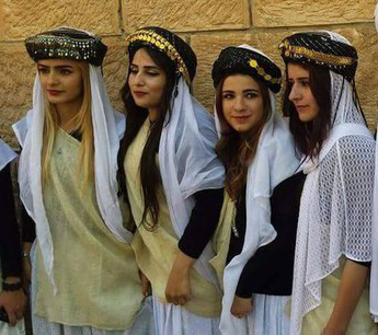 Yazidi_Girl_tradicional_clothes